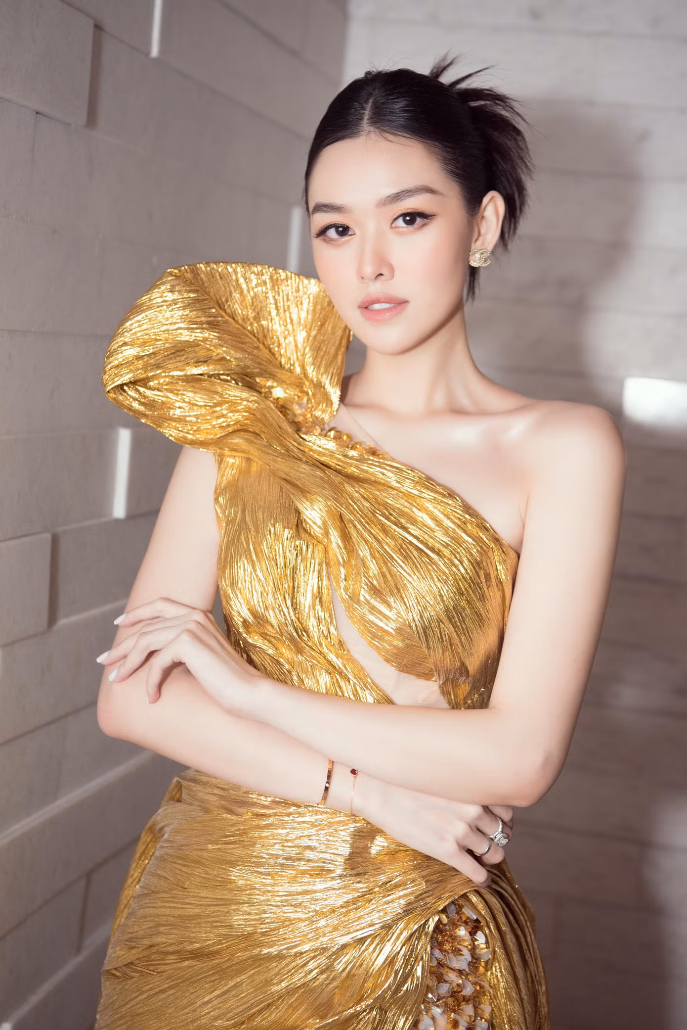 Trung thành với style ngọt ngào, Á hậu Tường San khoe vẻ đẹp thanh khiết với chiếc váy dạ hội ánh vàng. Sau khi sinh con đầu lòng ở tuổi 21, Á hậu Tường San ngày càng mặn mà nhan sắc. Trung thành với style ngọt ngào, Á hậu Tường San khoe vẻ đẹp thanh khiết với chiếc váy dạ hội ánh vàng. Sau khi sinh con đầu lòng ở tuổi 21, Á hậu Tường San ngày càng mặn mà nhan sắc.
