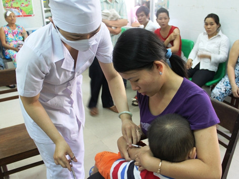 Tiêm chủng cho trẻ tại Đà Nẵng. Ảnh: NGUYỄN HUY. Tiêm chủng cho trẻ tại Đà Nẵng. ảnh: ẢNH NGUYỄN HUY