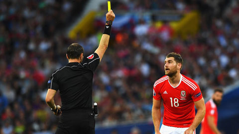 Trọng tài triệu phú cầm còi trận Bồ Đào Nha - xứ Wales ảnh 1