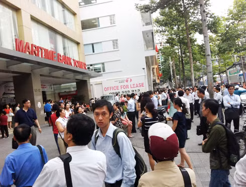 Hoả hoạn nhỏ nhưng khiến hàng trăm nhân viên trong tòa nhà chạy ra ngoài