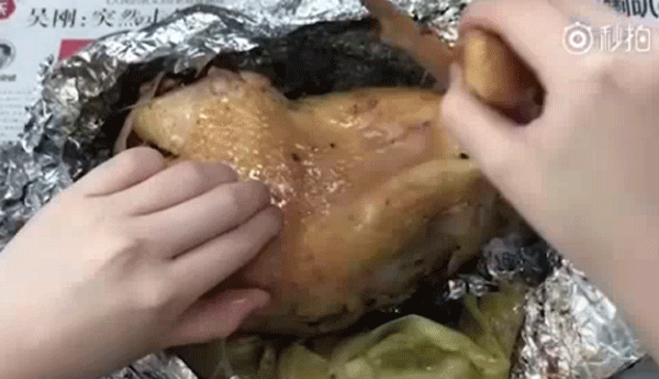 'Thánh ăn công sở' gây choáng khi nướng gà bằng chậu hoa, lấy xương làm đồ chơi ảnh 7