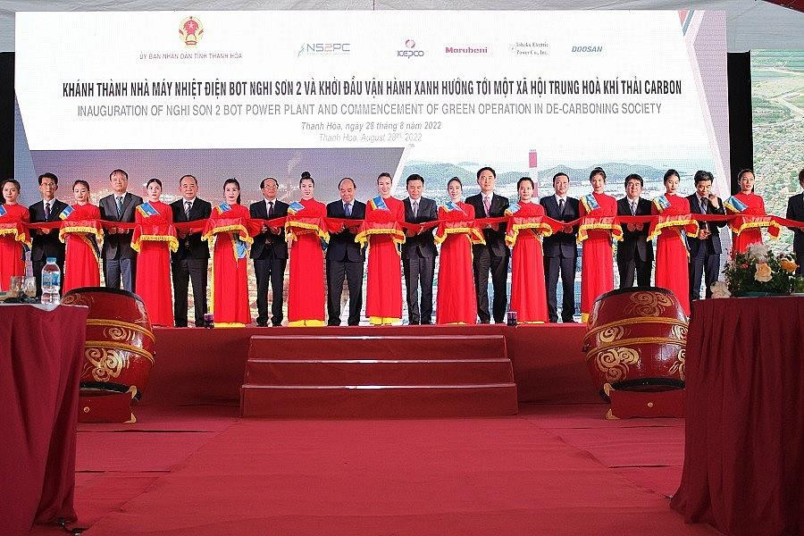 Chủ tịch nước Nguyễn Xuân Phúc cùng các đại biểu thực hiện nghi thức tại Lễ khánh thành và vận hành thương mại Nhà máy Nhiệt điện BOT Nghi Sơn 2. Chủ tịch nước Nguyễn Xuân Phúc cùng các đại biểu thực hiện nghi thức tại Lễ khánh thành và vận hành thương mại Nhà máy Nhiệt điện BOT Nghi Sơn 2.