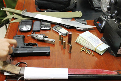 "Hàng nóng", "hàng lạnh" được thu giữ ngay tại hiện trường.