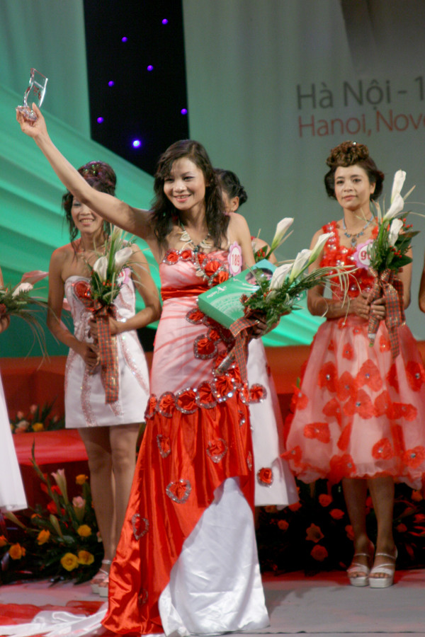 rạng rỡ khi đoạt giải