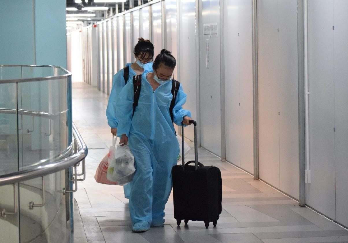 Sau khi làm thủ tục xong, bệnh nhân được đưa lên nhận phòng