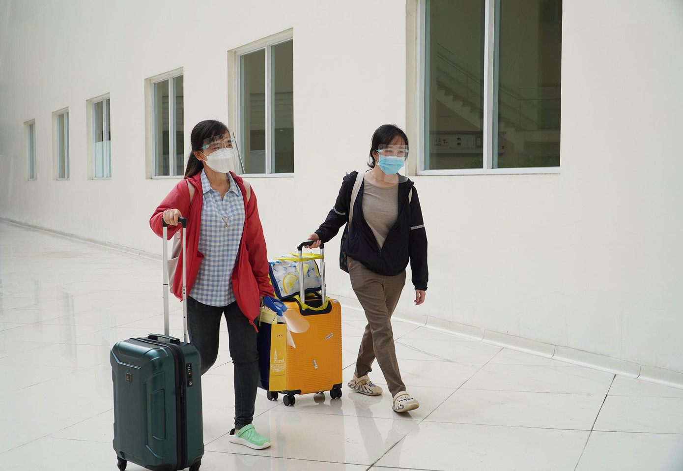 Nhân viên bệnh viện đến BV Hồi sức COVID-19 sẵn sàng cho công tác điều trị bệnh nhân nặng tại đây Nhân viên bệnh viện đến BV Hồi sức COVID-19 sẵn sàng cho công tác điều trị bệnh nhân nặng tại đây