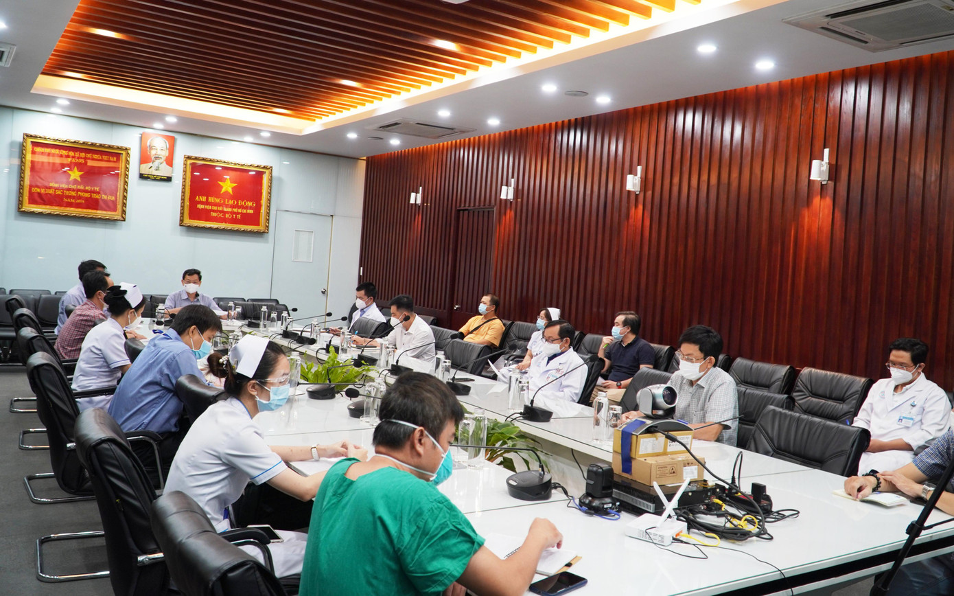 Đến nay, Ban giám đốc BV Chợ Rẫy đã huy động 6 đội hỗ trợ cho các bệnh viện: Bệnh viện điều trị COVID-19 Củ Chi; Bệnh viện điều trị COVID-19 Thủ Đức, Bệnh viện dã chiến thu dung điều trị COVID-19 số 1 tại Đại học Quốc gia TP.HCM, Bệnh viện điều trị COVID-19 Bình Chánh và sắp tới sẽ là Bệnh viện dã chiến điều trị COVID-19 tại Thuận Kiều Plaza.