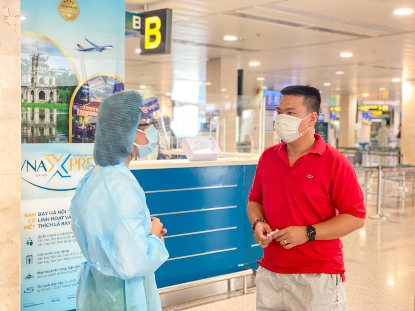 Để thực hiện xét nghiệm dịch vụ tại sân bay giúp người dân thuận tiện, BV được sự đồng ý của Tổng Công ty Cảng hàng không Việt Nam và Trung tâm Kiểm soát bệnh tật TP.HCM.