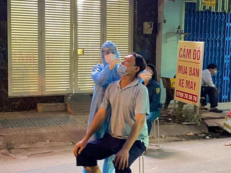 Lấy mẫu cho người dân