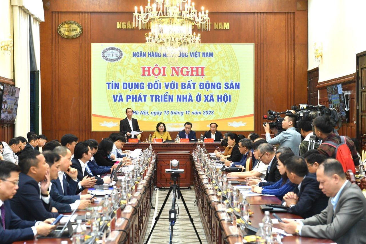 Toàn cảnh Hội nghị sáng 13/11.