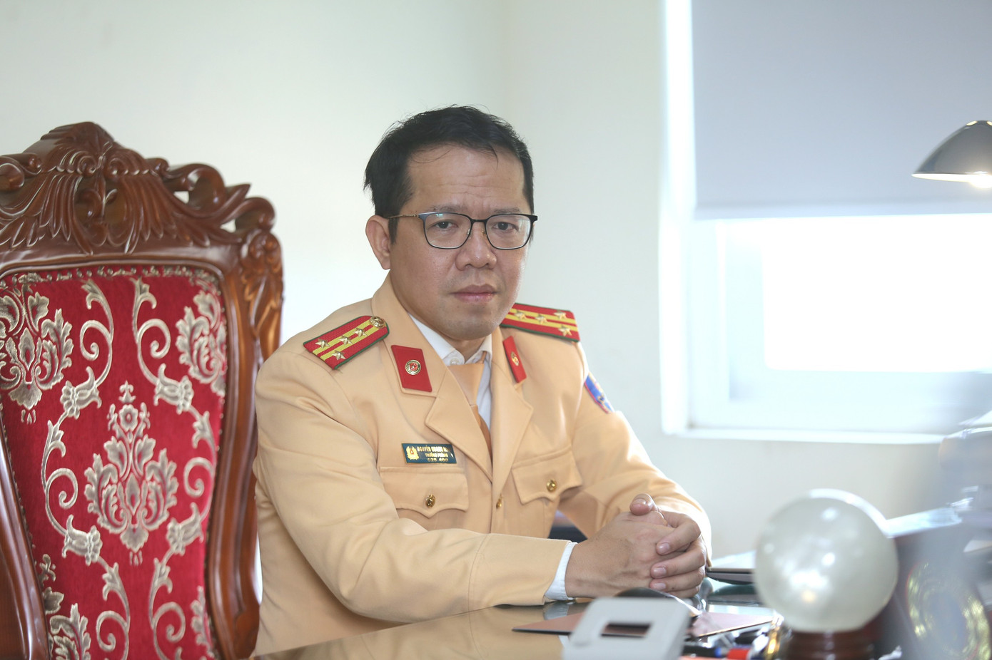 Đại tá Nguyễn Quang Nhật - Trưởng Phòng Hướng dẫn tuyên truyền Điều tra giải quyết tai nạn giao thông. Đại tá Nguyễn Quang Nhật - Trưởng Phòng Hướng dẫn tuyên truyền Điều tra giải quyết tai nạn giao thông.