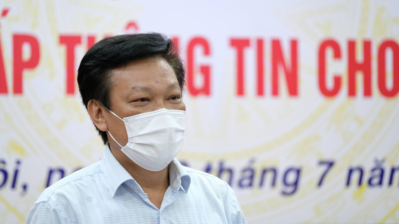 Thứ trưởng Bộ Nội vụ Nguyễn Duy Thăng trao đổi tại buổi họp báo sáng 19/7 về sáp nhập tỉnh