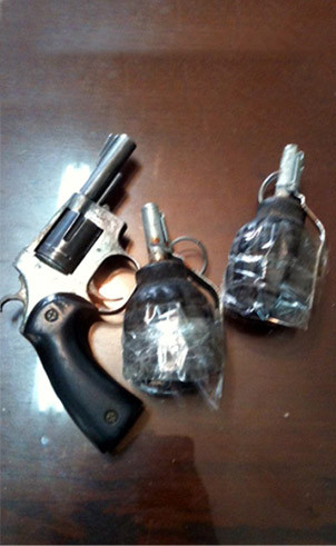 Súng, lựu đạn - những vật không thể thiếu của Trung “thộn”. Súng, lựu đạn - những vật không thể thiếu của Trung “thộn”