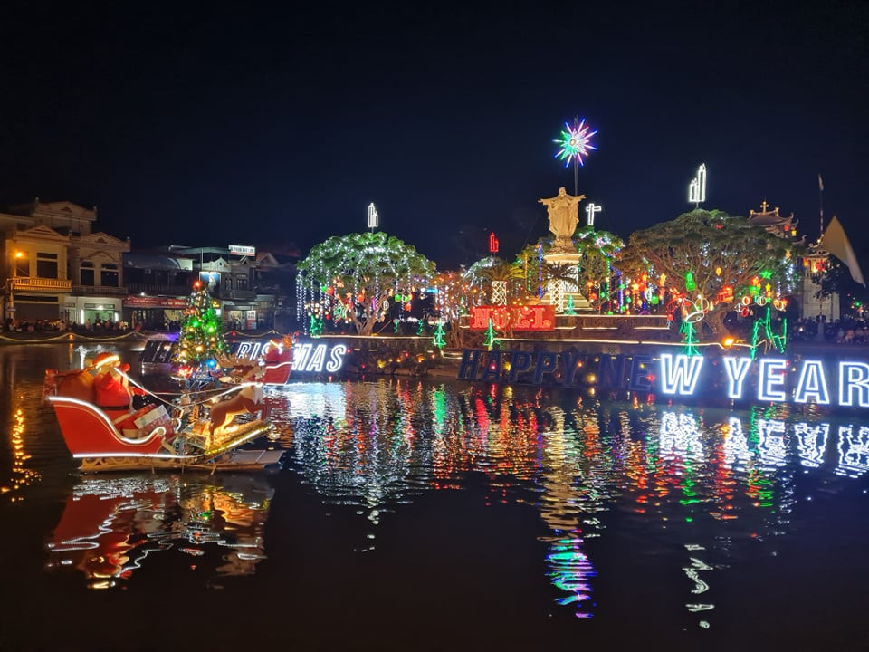 Cả nước tưng bừng đón chào Giáng sinh 2020 ảnh 11