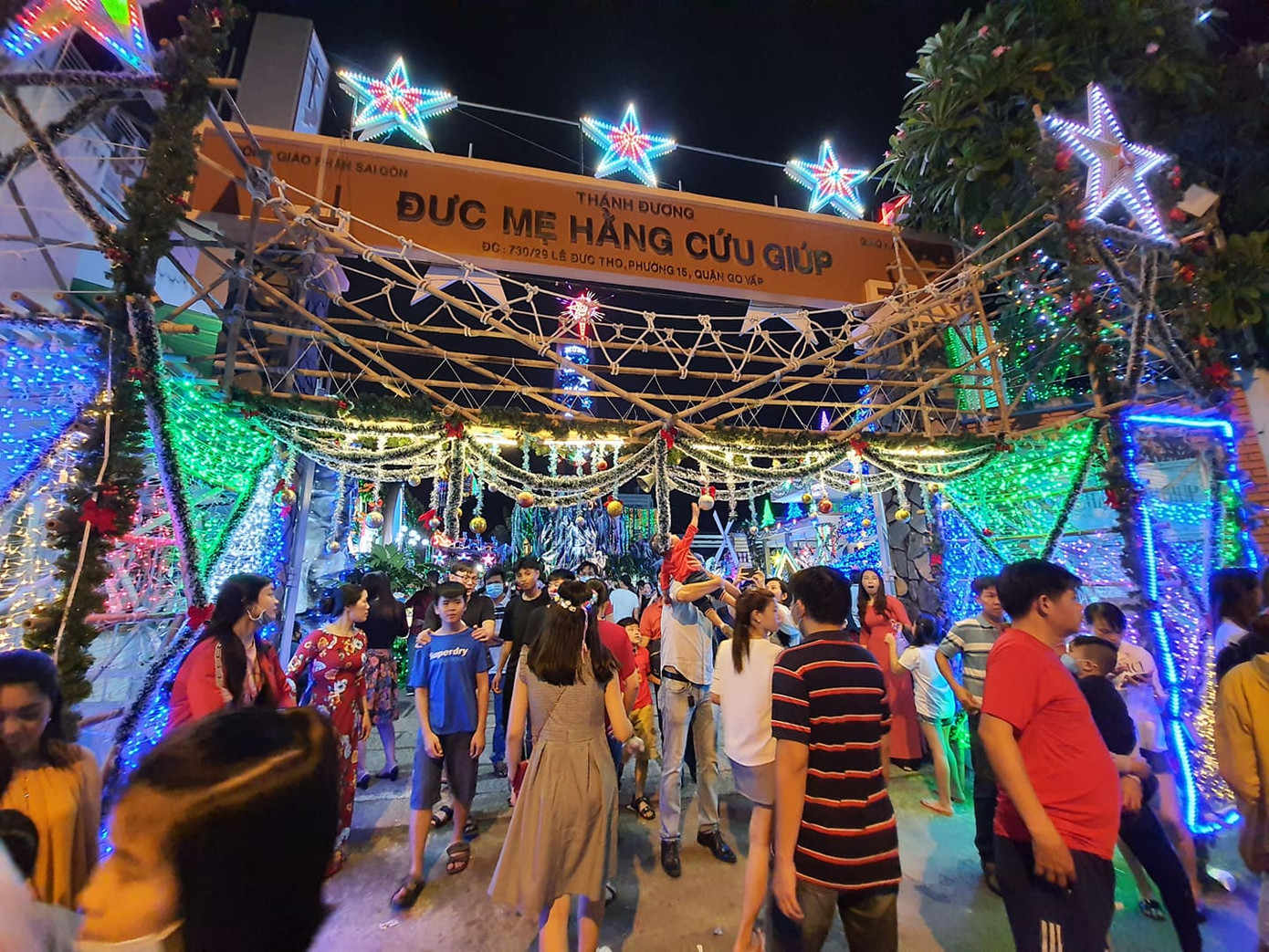 Cả nước tưng bừng đón chào Giáng sinh 2020 ảnh 15