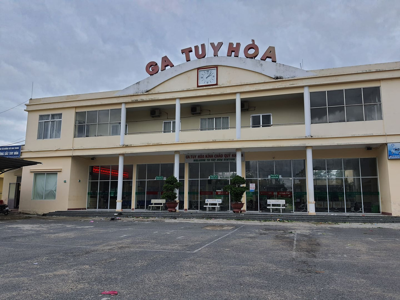 Ga Tuy Hòa vắng lặng do bão số 9 Bão số 9 đổ bộ Quảng Nam - Quảng Ngãi, giật cấp 13 ảnh 5
