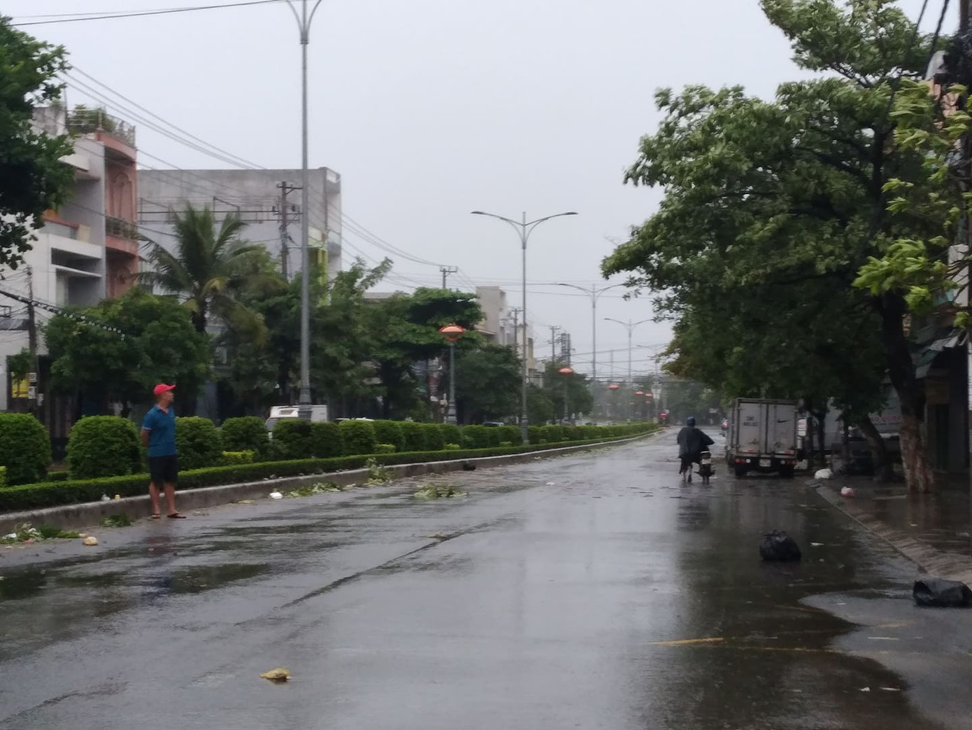 Bão số 9 áp sát, Quảng Ngãi mưa lớn, gió rít từng hồi ảnh 4