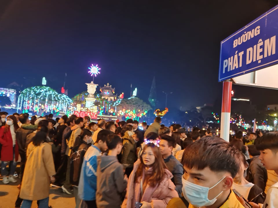 Cả nước tưng bừng đón chào Giáng sinh 2020 ảnh 12