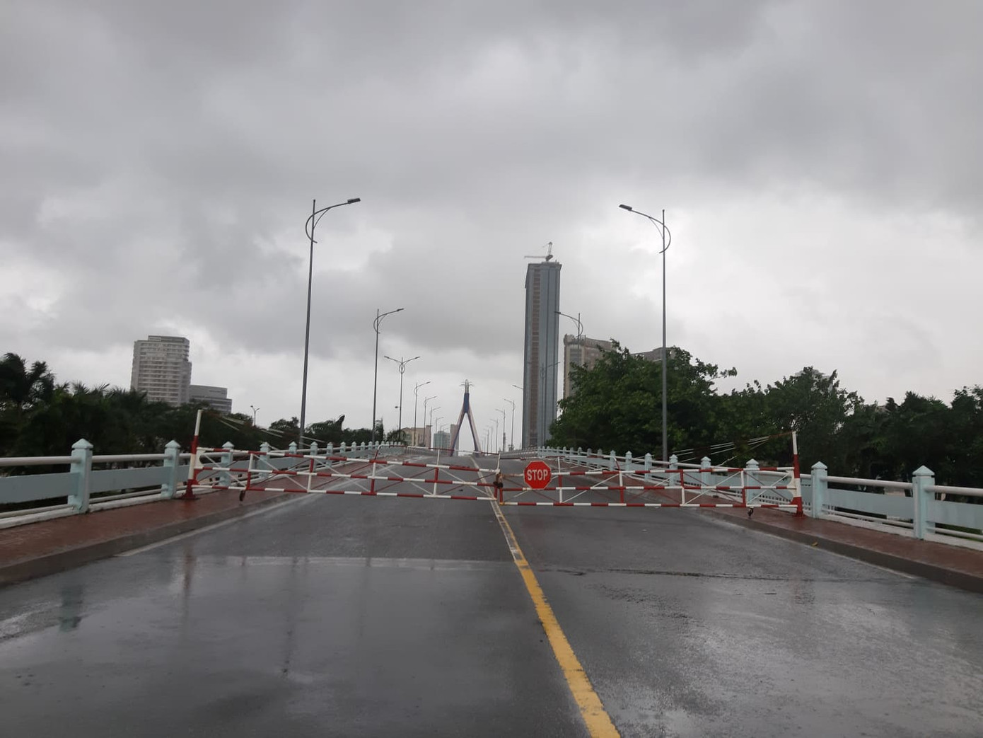 Bão số 9 áp sát, Quảng Ngãi mưa lớn, gió rít từng hồi ảnh 5