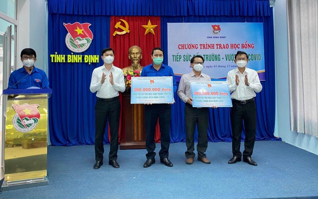 Bí thư T.Ư Đoàn Nguyễn Minh Triết trao kinh phí hỗ trợ Bình Định mua sắm trang thiết bị phòng chống dịch bệnh COVID-19