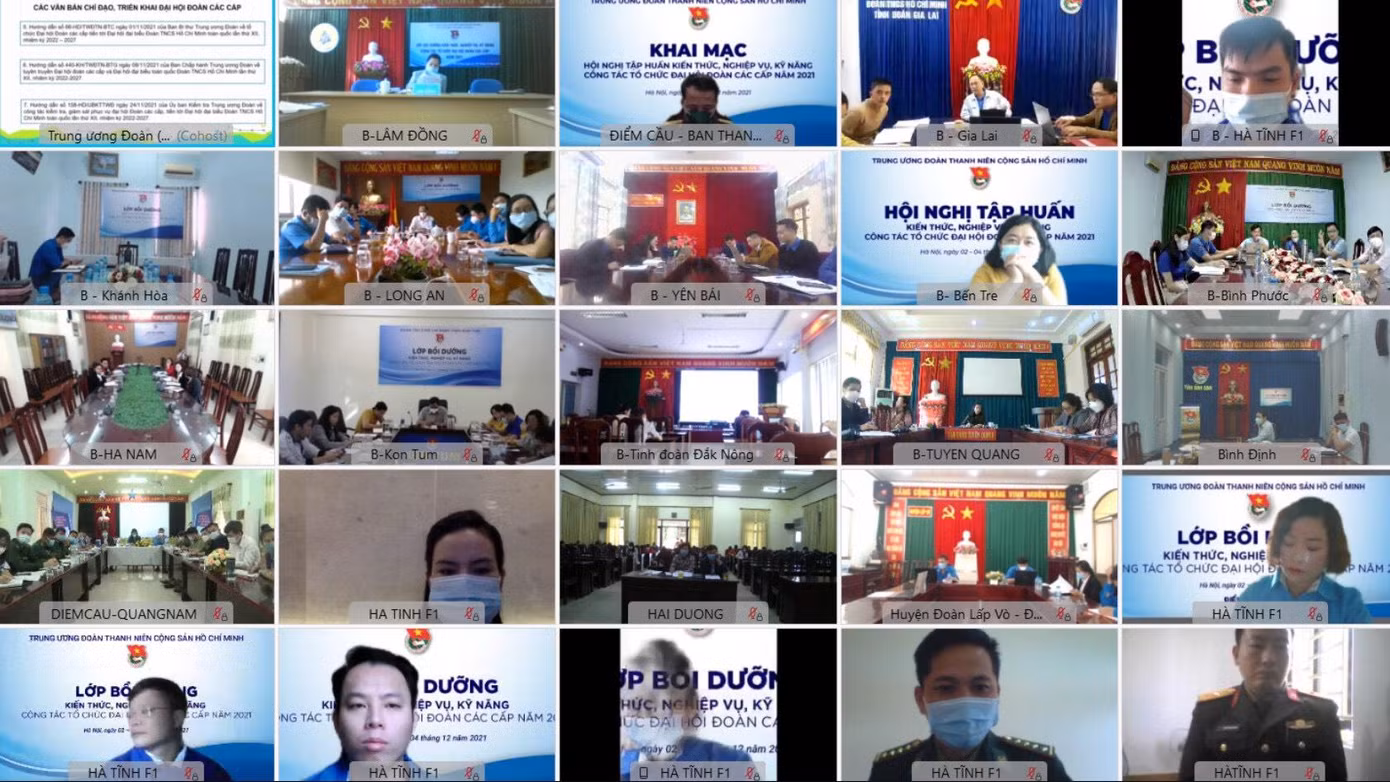 Lớp bồi dưỡng được tổ chức theo hình thức trực tiếp kết hợp trực tuyến. Ảnh: Bảo Anh Lớp bồi dưỡng được tổ chức theo hình thức trực tiếp kết hợp trực tuyến. Ảnh: Bảo Anh