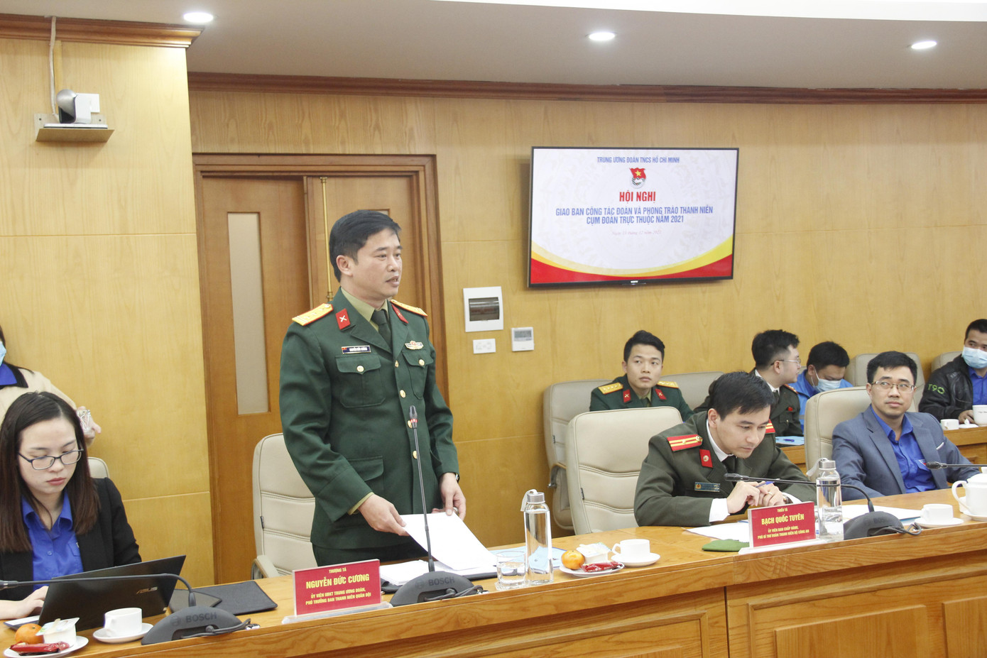 Đại diện các đơn vị trong cụm trao đổi tại hội nghị