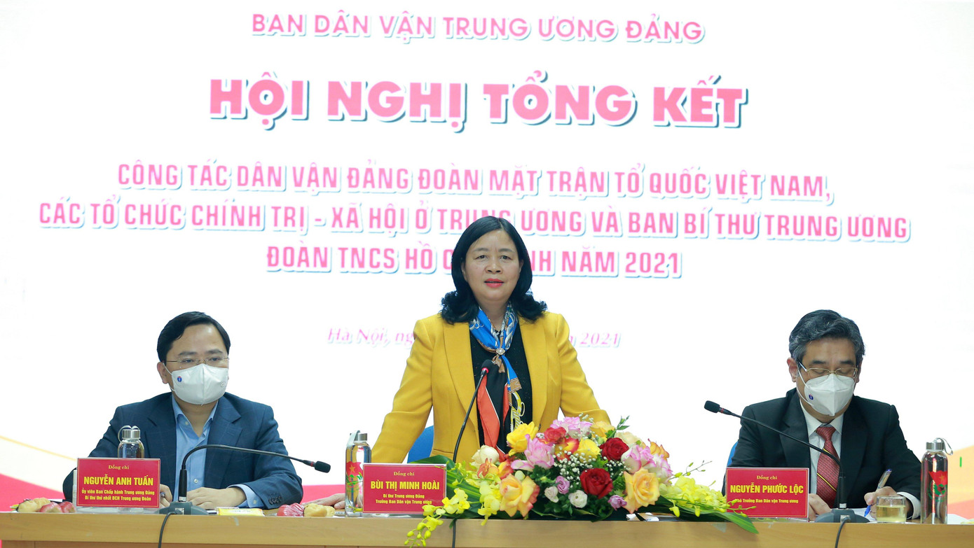 Bà Bùi Thị Minh Hoài, Bí thư T.Ư Đảng, Trưởng Ban Dân vận T.Ư trao đổi tại hội nghị. Ảnh: Bảo Anh