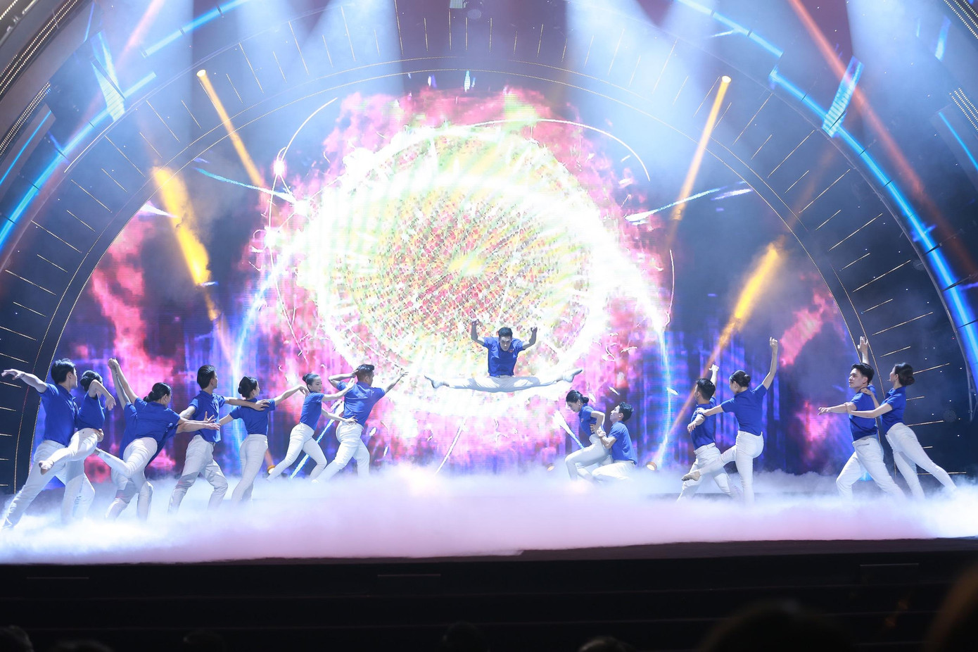 Các tiết mục văn nghệ đặc sắc tại chương trình. Ảnh: Bảo Anh Các tiết mục văn nghệ đặc sắc tại chương trình. Ảnh: Bảo Anh