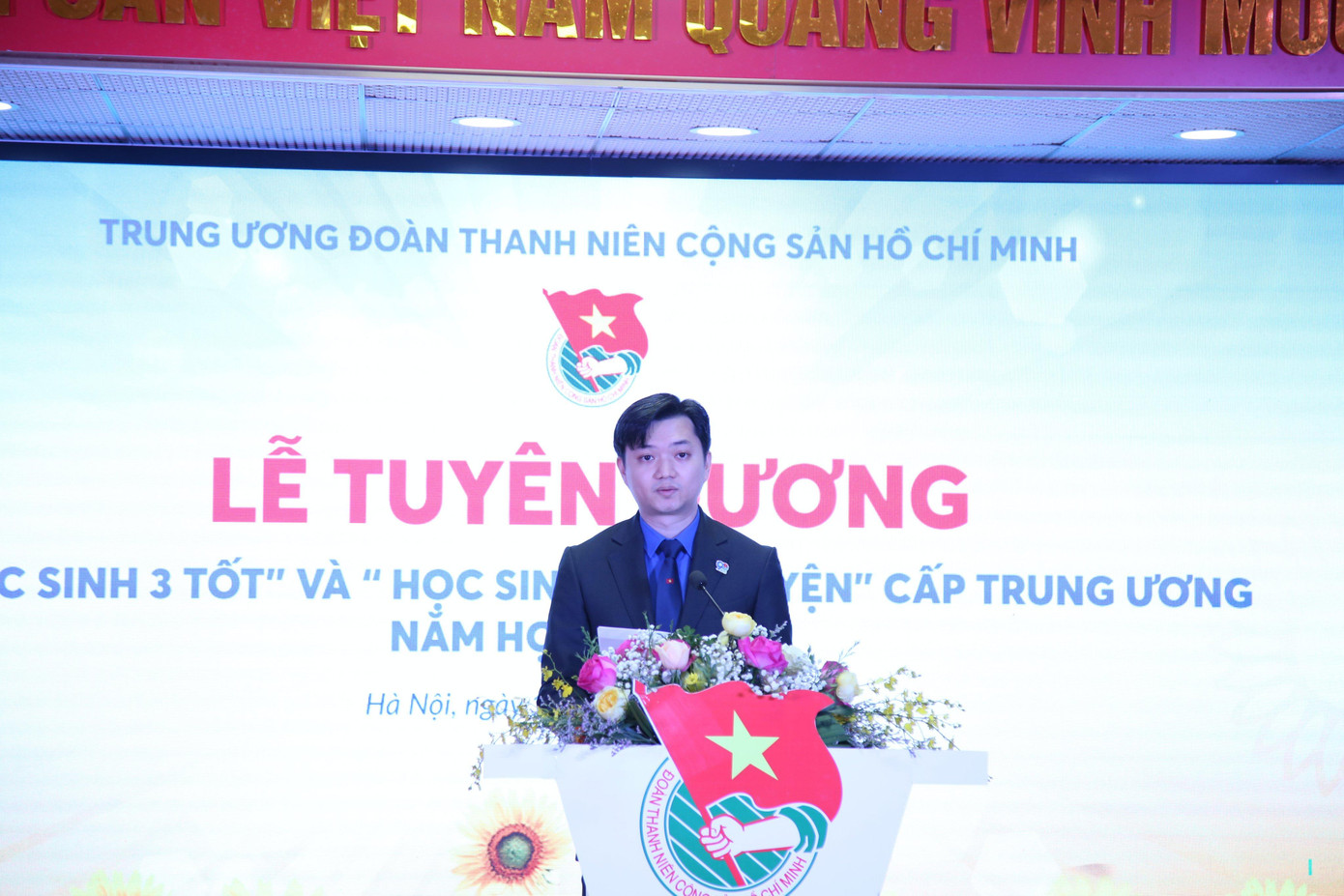 Bí thư T.Ư Đoàn Nguyễn Minh Triết đánh giá, các bạn nhận danh hiệu “Học sinh 3 tốt”, “Học sinh 3 rèn luyện” đều là những học sinh ưu tú trong học tập và rèn luyện. Ảnh: Dương Triều