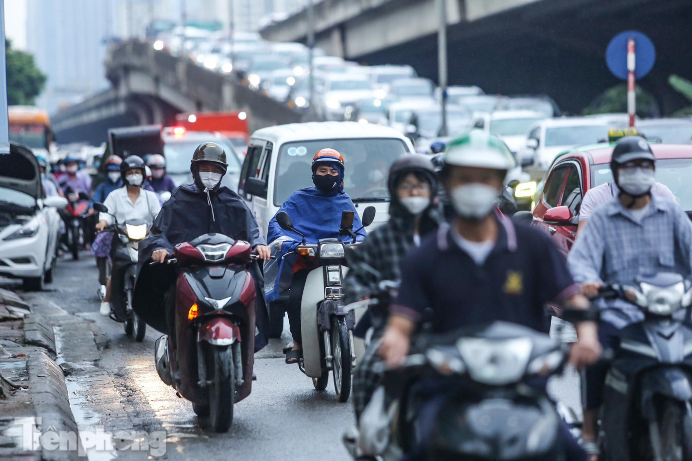 Hà Nội hôm nay ngày nắng gián đoạn, chiều tối và đêm có mưa rào và dông rải rác, cục bộ mưa to. Ảnh: Duy Phạm