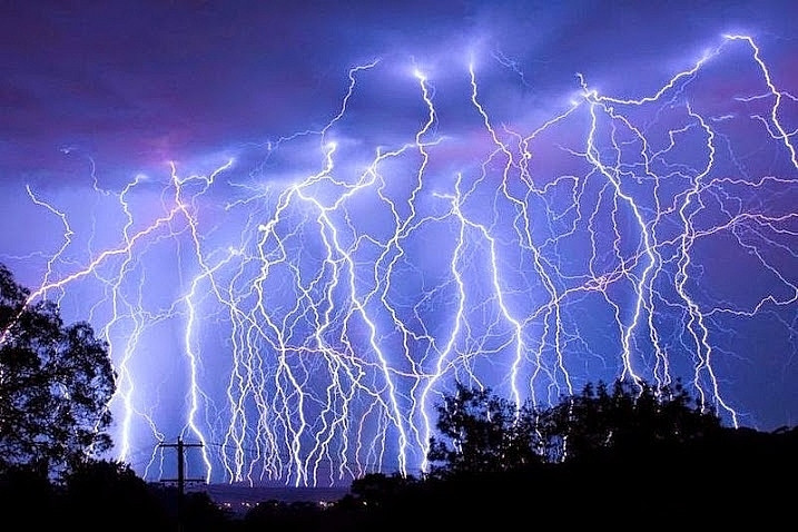 Hà Nội, Thái Bình, Nam Định và Yên Bái hứng chịu nhiều đợt dông sét dữ dội thời gian qua. Ảnh minh hoạ. Hà Nội, Thái Bình, Nam Định và Yên Bái hứng chịu nhiều đợt dông sét dữ dội thời gian qua. Ảnh minh hoạ.