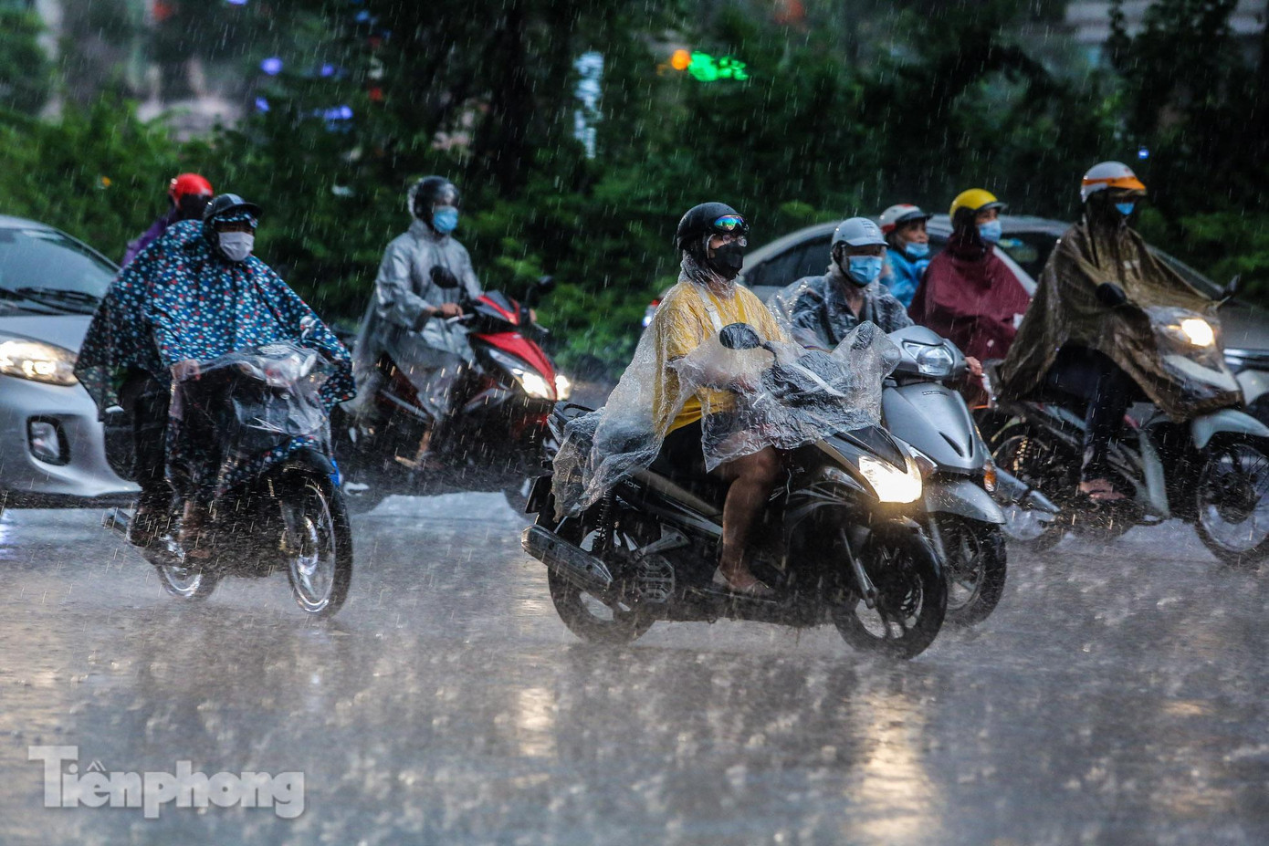 Miền Bắc đón mưa dông lớn vào chiều tối và đêm. Miền Bắc đón mưa dông lớn vào chiều tối và đêm.
