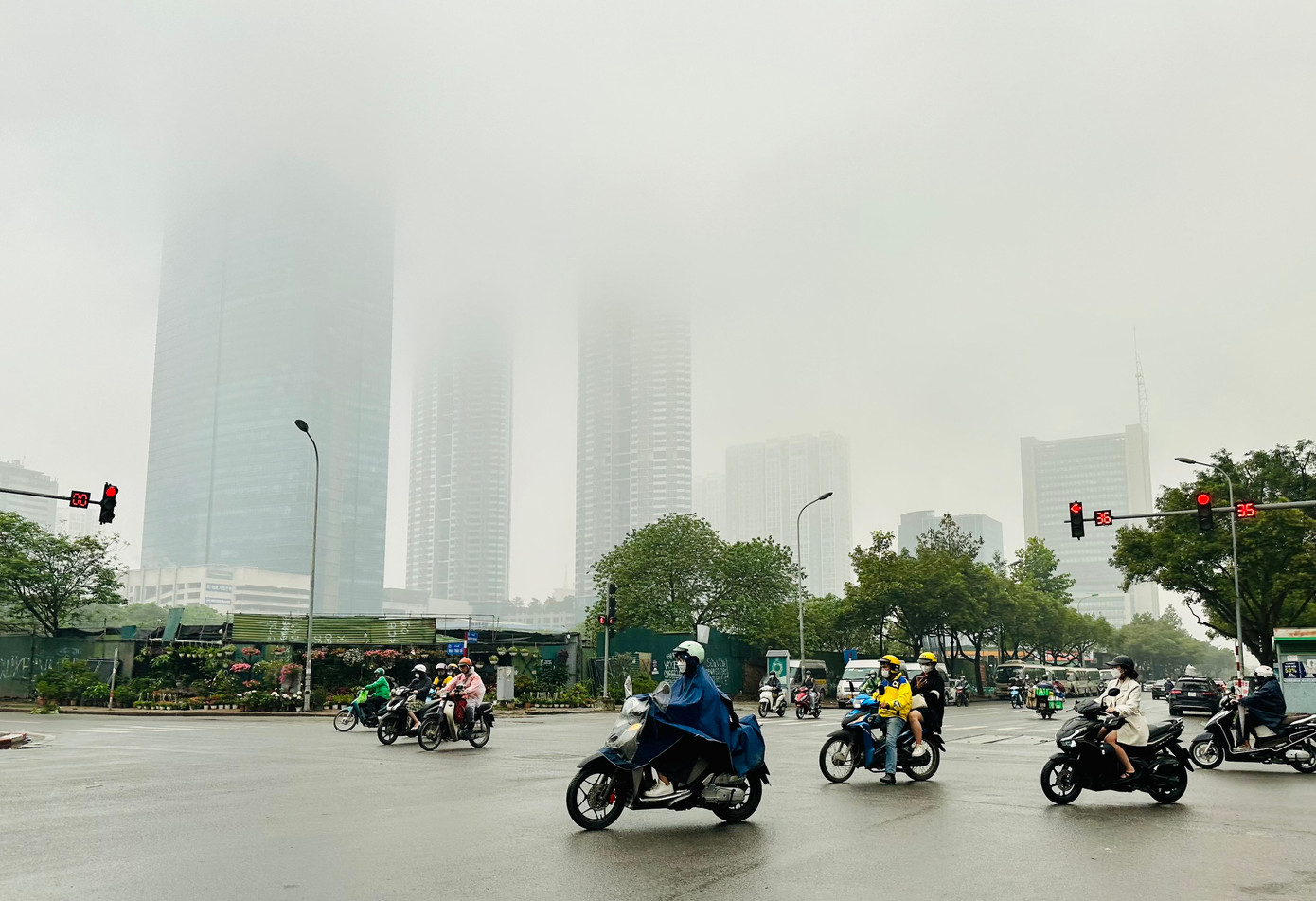 Hà Nội nhiều mây, âm u đến hết ngày mai (17/4). Ảnh: Như Ý. Hà Nội nhiều mây, âm u đến hết ngày mai (17/4). Ảnh: Như Ý.