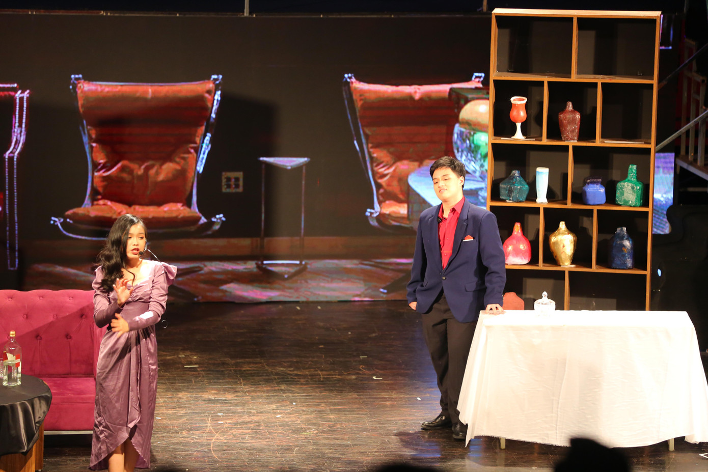 Các phân cảnh được đầu tư công phu từ đạo cụ, trang phục.