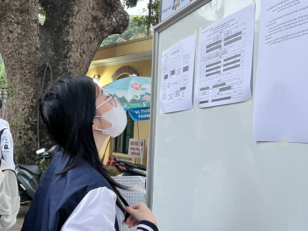 Kỳ thi tuyển sinh lớp 10 năm nay là năm đầu tiên đề thi môn Ngữ văn không sử dụng ngữ liệu trong sách giáo khoa. Kỳ thi tuyển sinh lớp 10 năm nay là năm đầu tiên đề thi môn Ngữ văn không sử dụng ngữ liệu trong sách giáo khoa.