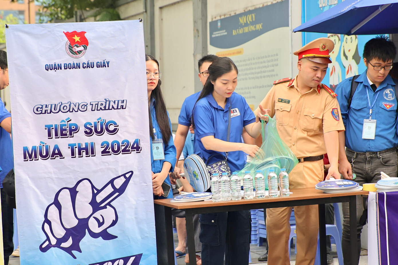 Các lực lượng hỗ trợ thí sinh. Các lực lượng hỗ trợ thí sinh.