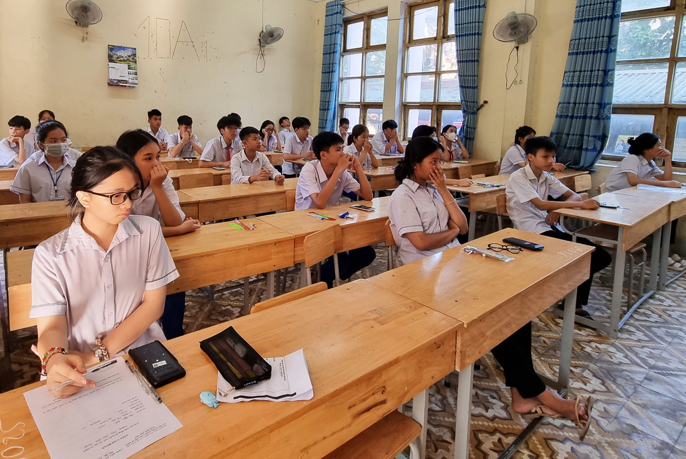 Thí sinh sẽ thực hiện ba bài thi gồm: Toán, Ngữ văn, tiếng Anh để tuyển sinh vào lớp 10 THPT của tỉnh Quảng Trị. Thí sinh sẽ thực hiện ba bài thi gồm: Toán, Ngữ văn, tiếng Anh để tuyển sinh vào lớp 10 THPT của tỉnh Quảng Trị.