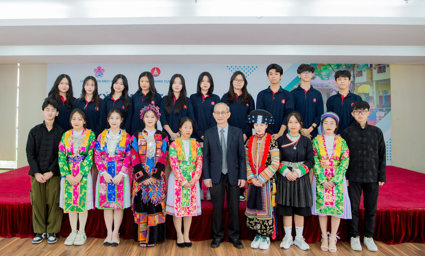 Năm đầu tiên, có 9 sinh viên được cấp học bổng, số còn lại sẽ thực hiện trong năm 2024, 2025.