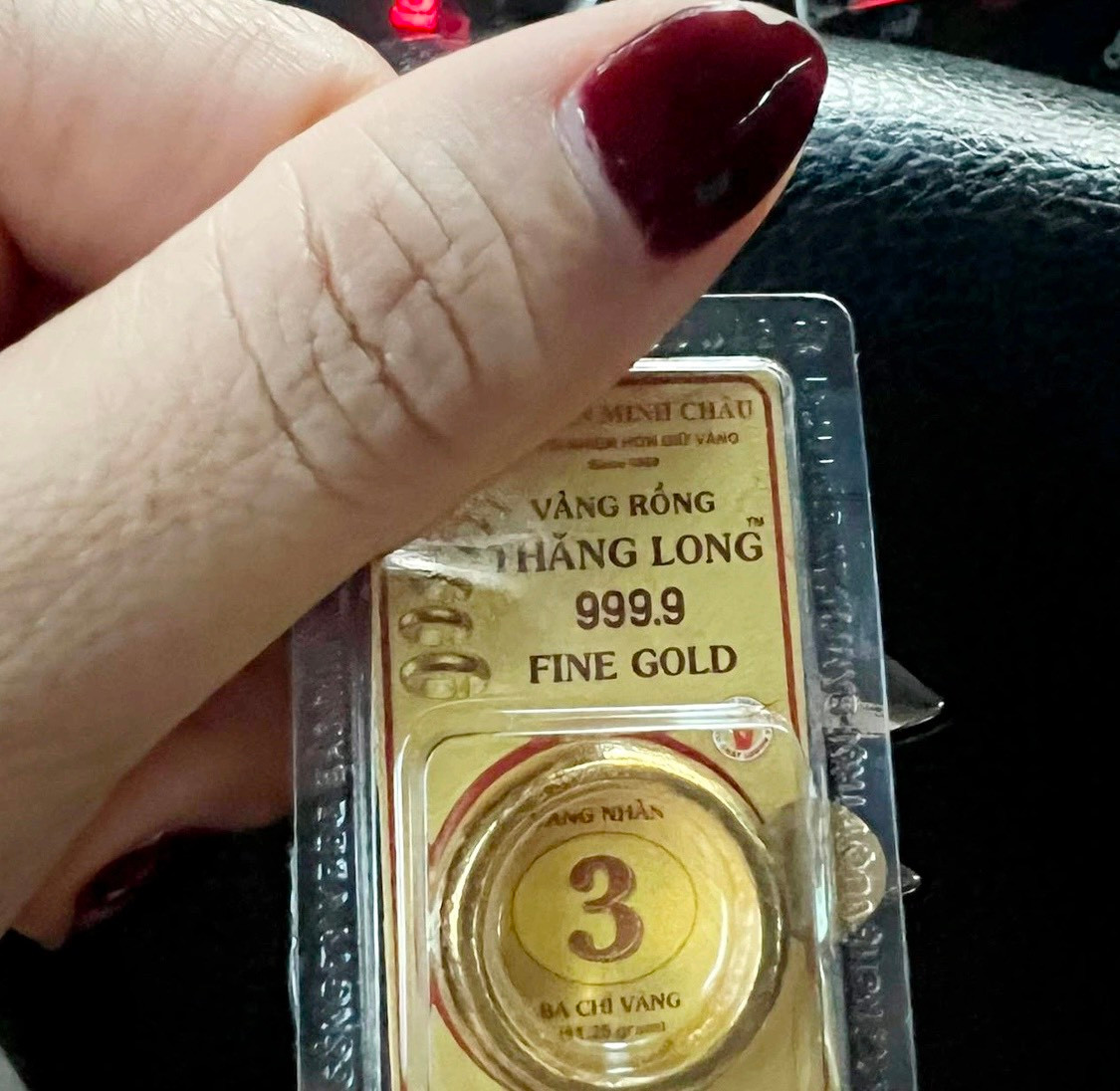 Chị Hà Phương khoe số vàng mua được cho mỗi con sau Tết nguyên đán năm ngoái với giá 6,5 triệu đồng/chỉ.