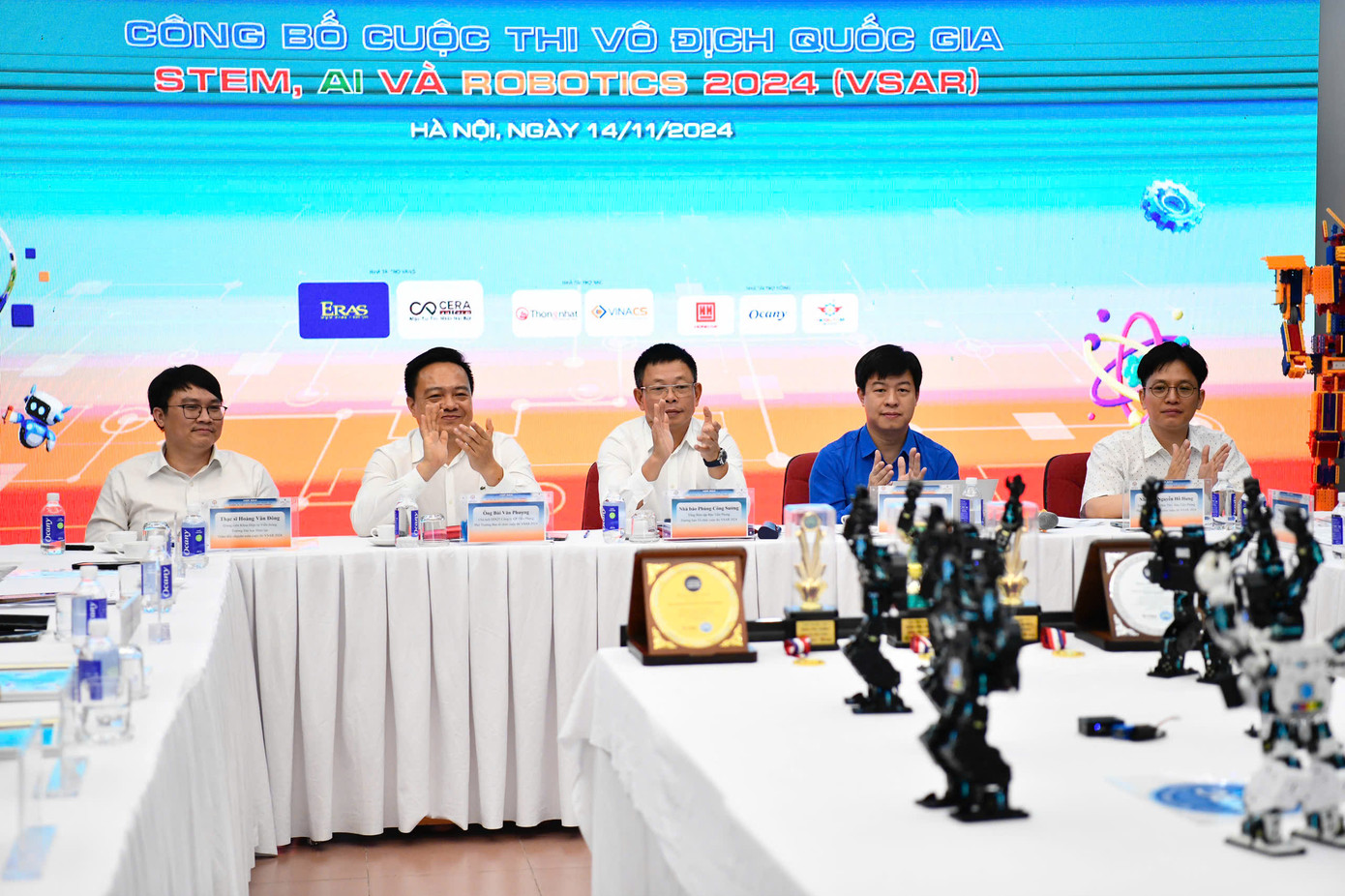 Ban tổ chức chủ trì buổi họp báo chiều 14/11. Ban tổ chức chủ trì buổi họp báo chiều 14/11.