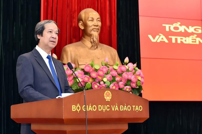 Bộ trưởng Bộ GD&ĐT Nguyễn Kim Sơn phát biểu tại Hội nghị tổng kết công tác năm 2024 và triển khai nhiệm vụ năm 2025. (ảnh: Bộ GD&ĐT) Bộ trưởng Bộ GD&ĐT Nguyễn Kim Sơn phát biểu tại Hội nghị tổng kết công tác năm 2024 và triển khai nhiệm vụ năm 2025. (ảnh: Bộ GD&ĐT)