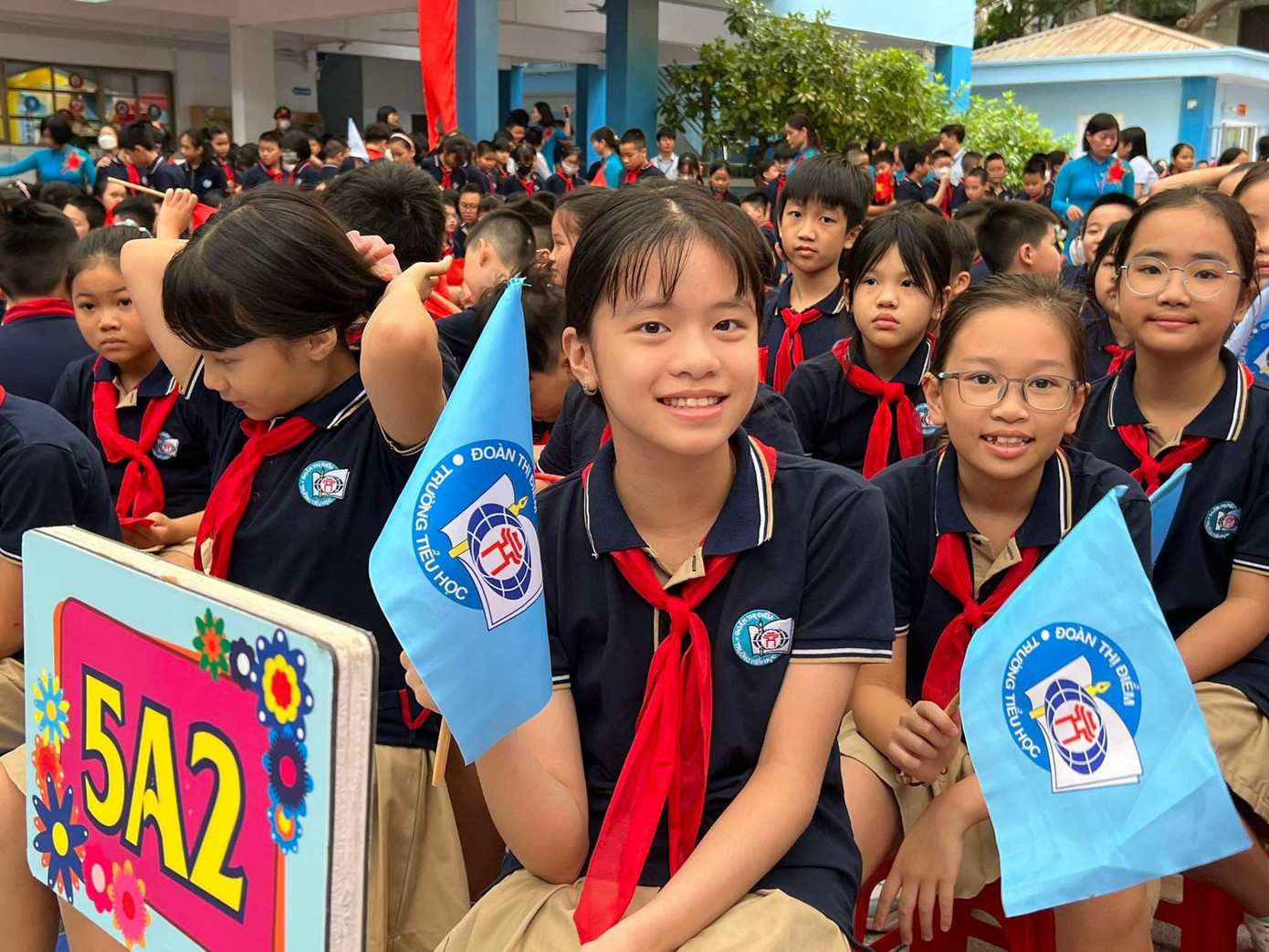 Học sinh nhà trường dự lễ khai giảng. Học sinh nhà trường dự lễ khai giảng.