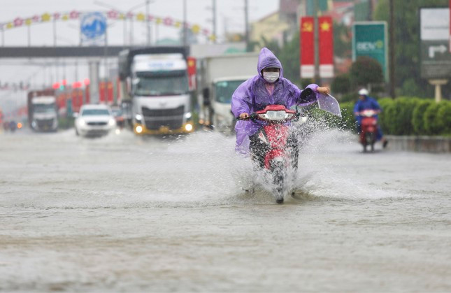 Miền Trung sắp đón một đợt mưa rất lớn. Miền Trung sắp đón một đợt mưa rất lớn.