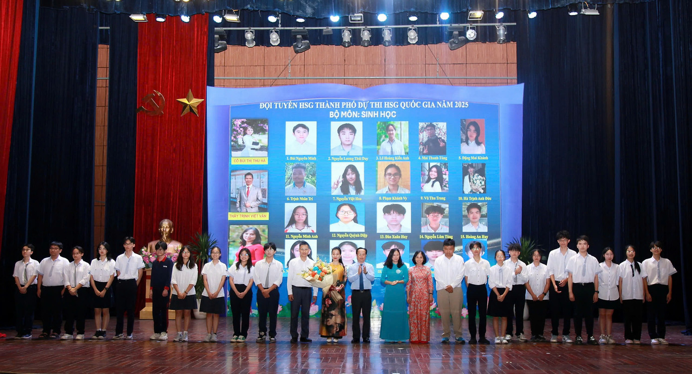 Lãnh đạo Sở GD&amp;ĐT gặp mặt, động viên học sinh tham gia đội tuyển thi học sinh giỏi quốc gia năm nay.