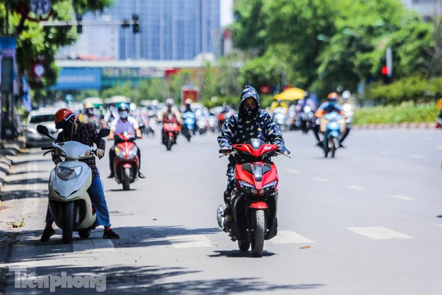 Miền Bắc tiếp tục nắng nóng trong hôm nay (19/4) và gia tăng vào ngày mai.