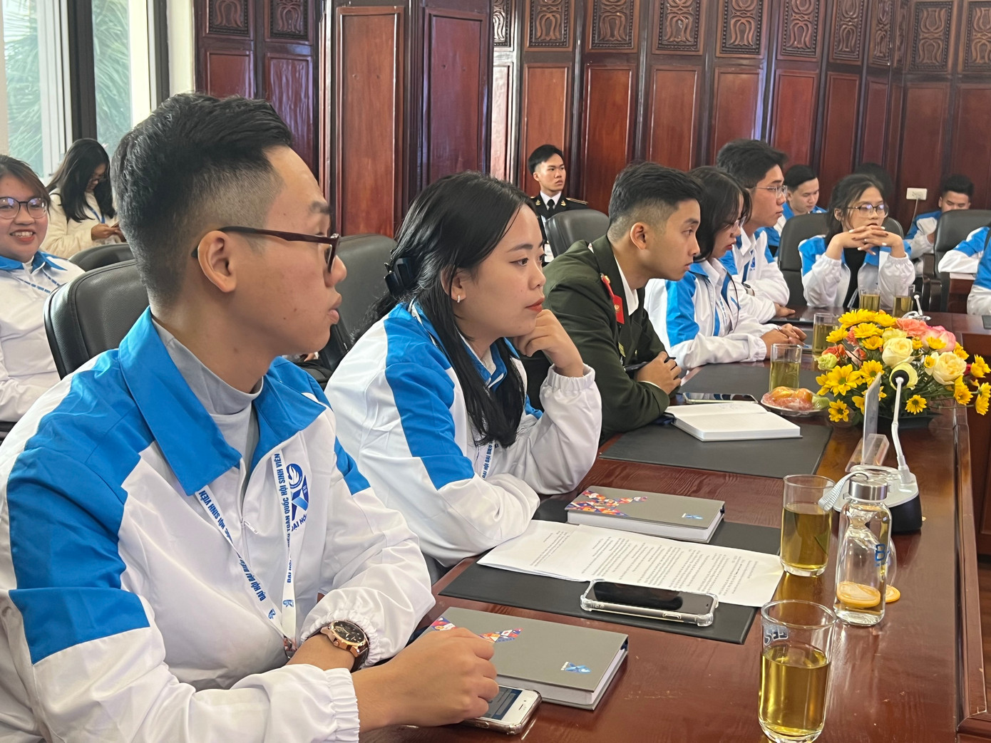 Các đại biểu tham gia thảo luận tại tổ có chủ đề “Sinh viên khởi nghiệp, lập nghiệp”. Các đại biểu tham gia thảo luận tại tổ có chủ đề “Sinh viên khởi nghiệp, lập nghiệp”.