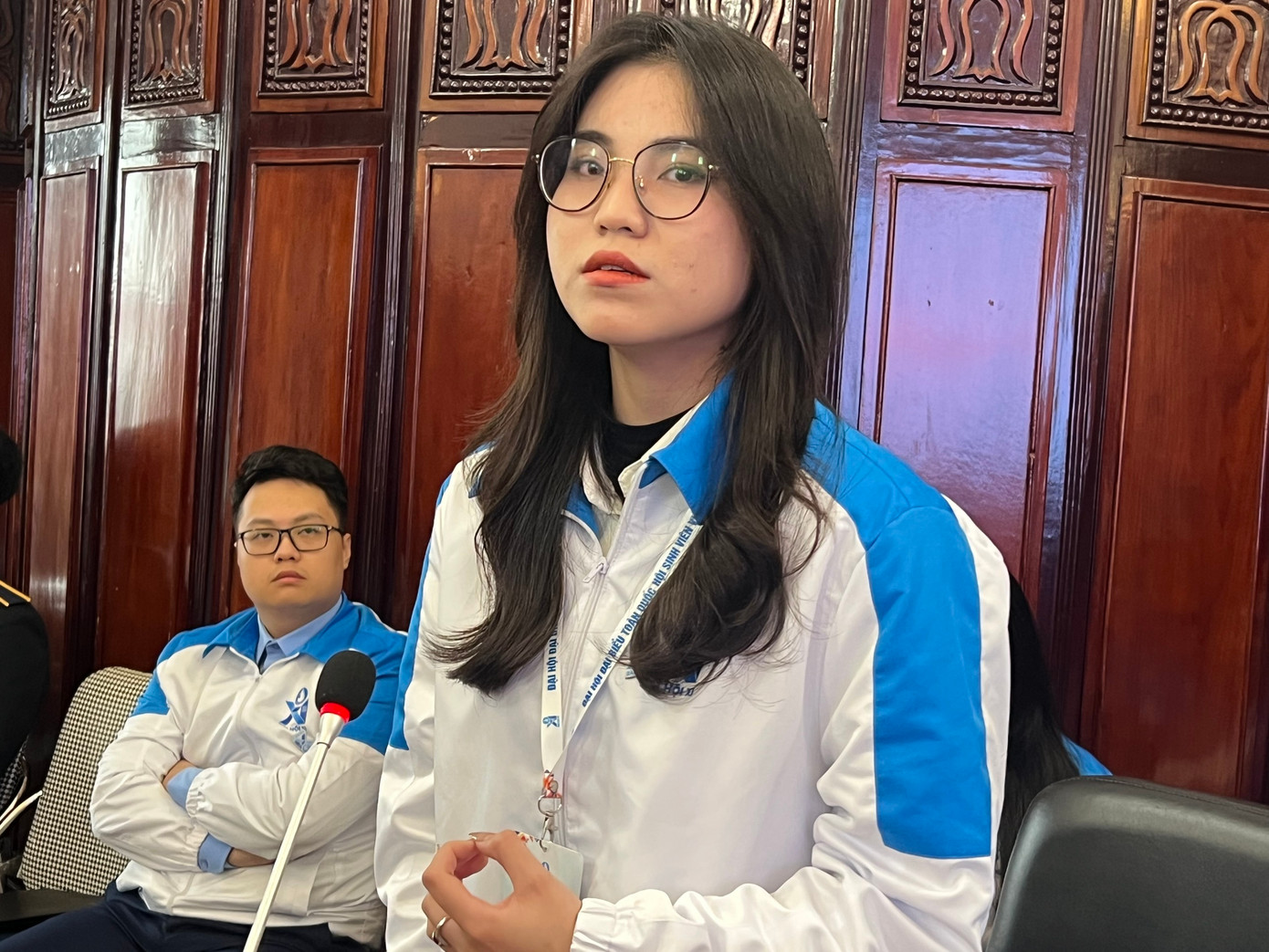 Đại biểu chia sẻ tại tổ thảo luận Đại biểu chia sẻ tại tổ thảo luận