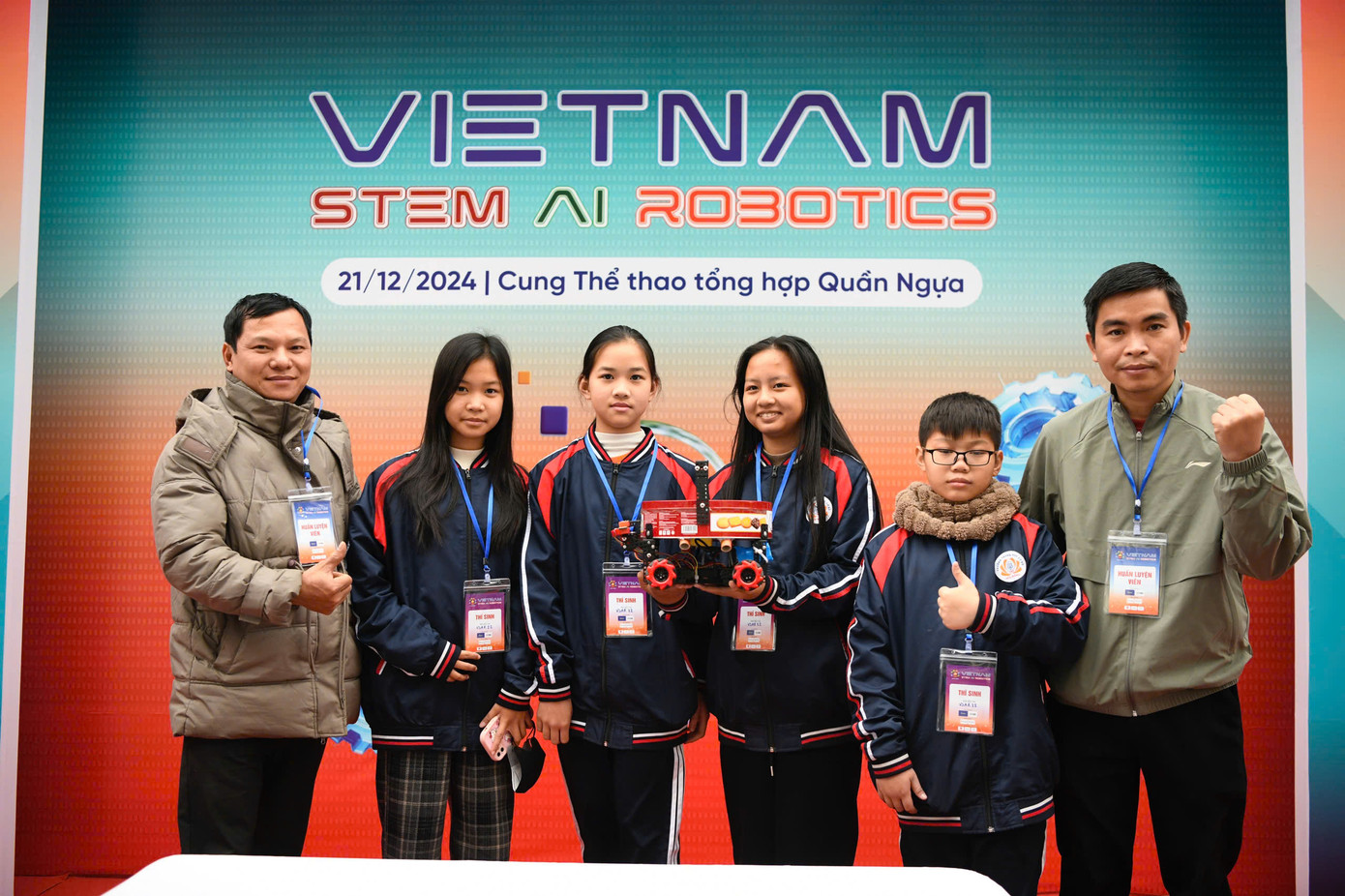 Thí sinh thể hiện tinh thần quyết tâm trước giải đấu.