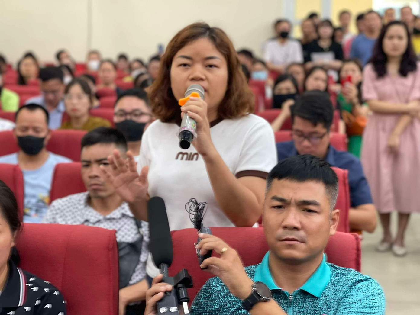 Phụ huynh có ý kiến mong muốn con được học trường gần nhà tại buổi làm việc với lãnh đạo UBND quận Nam Từ Liêm ngày 23/8. Phụ huynh có ý kiến mong muốn con được học trường gần nhà tại buổi làm việc với lãnh đạo UBND quận Nam Từ Liêm ngày 23/8.