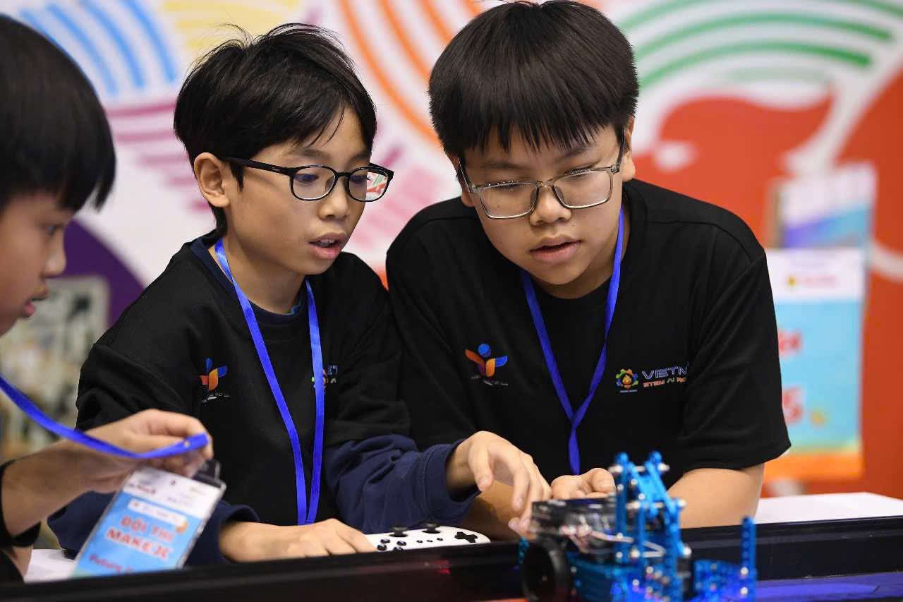 Tập trung cao độ tinh thần thi đấu. Tập trung cao độ tinh thần thi đấu.